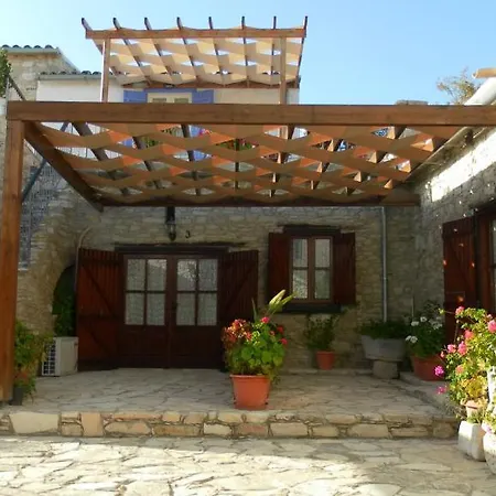 Traditional Village Lantställe *