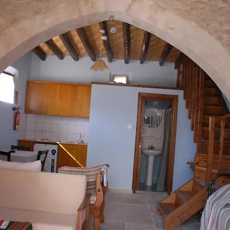 Gospodarstwo wiejskie Traditional Village Skarinou