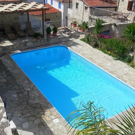 Lantställe Traditional Village Skarinou