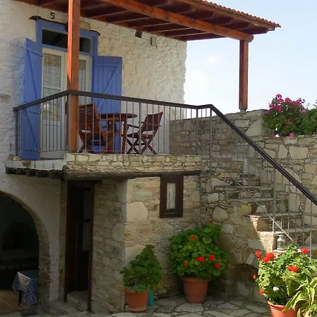 Lantställe Traditional Village Skarinou