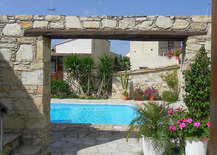 Traditional Village בית כפרי סקארינו