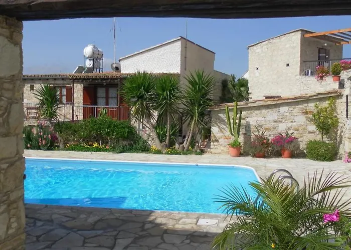 בית כפרי Traditional Village *