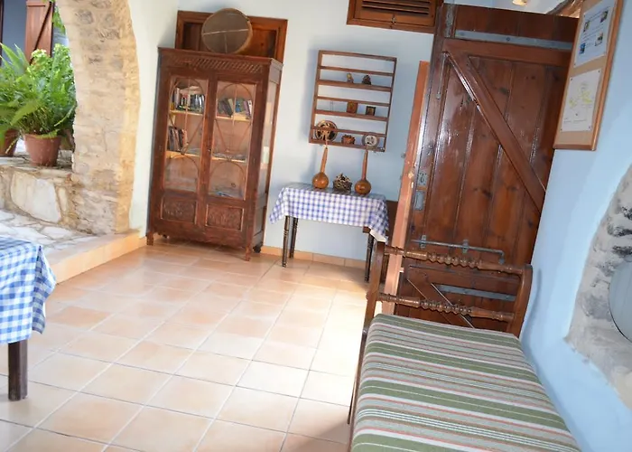 בית כפרי Traditional Village סקארינו