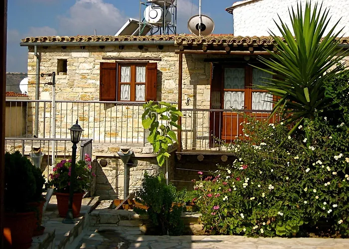 בית כפרי Traditional Village