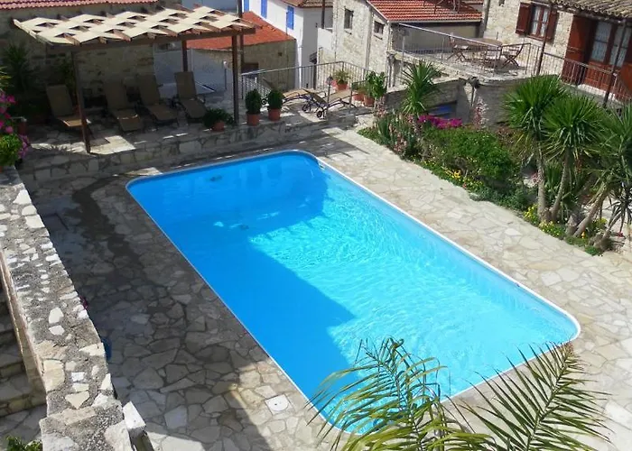 בית כפרי Traditional Village סקארינו