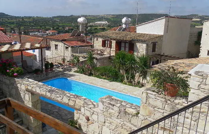 בית כפרי Traditional Village סקארינו