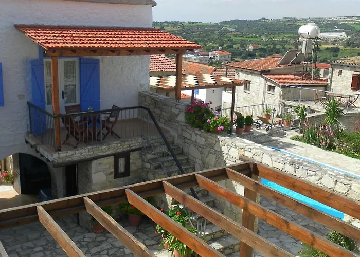 Traditional Village בית כפרי סקארינו